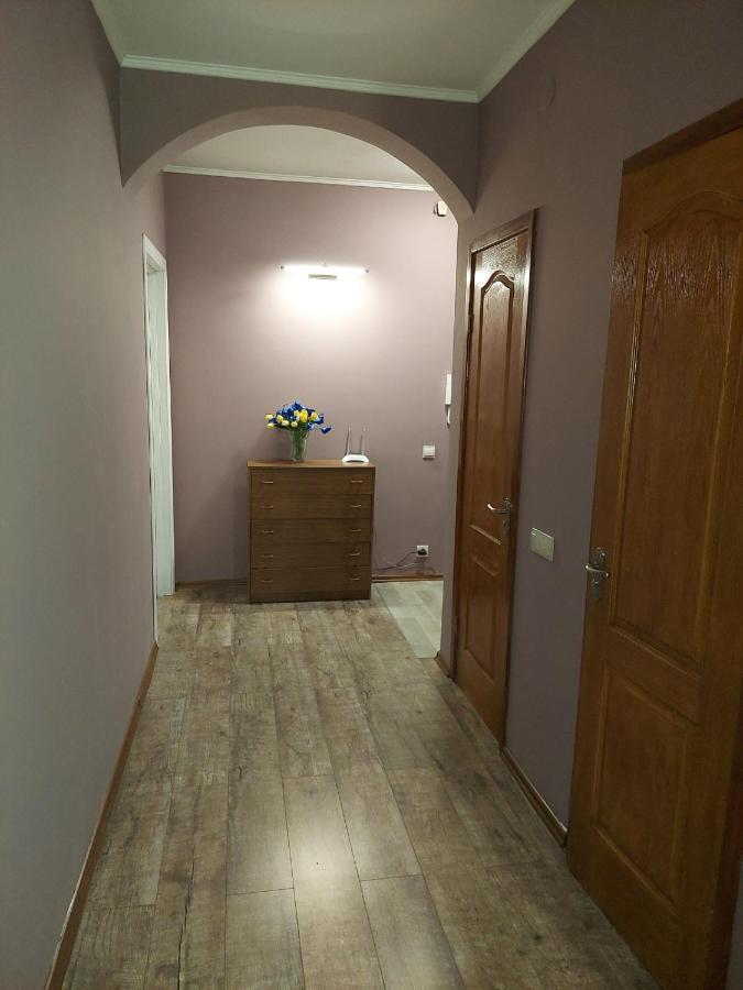 Apartment Sports Palace Просторная Квартира Рядом Дворец Спорта 카리프 외부 사진